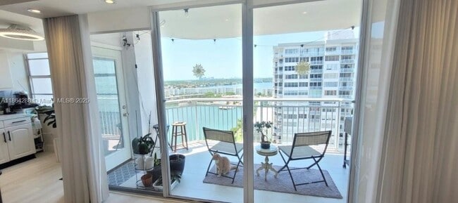 18071 Biscayne Blvd in Aventura, FL - Building Photo - Building Photo