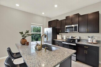 4732 Pickering Harbor Pl in Tampa, FL - Building Photo - Building Photo