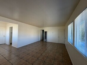 902 E Navajo St in Barstow, CA - Building Photo - Building Photo