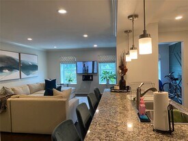 351 N Post Oak Ln in Houston, TX - Building Photo