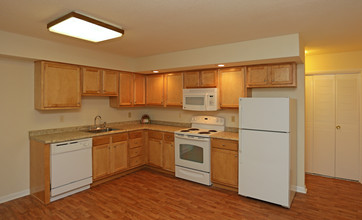 Parkwood Village Apartments in Clifton Park, NY - Foto de edificio - Interior Photo