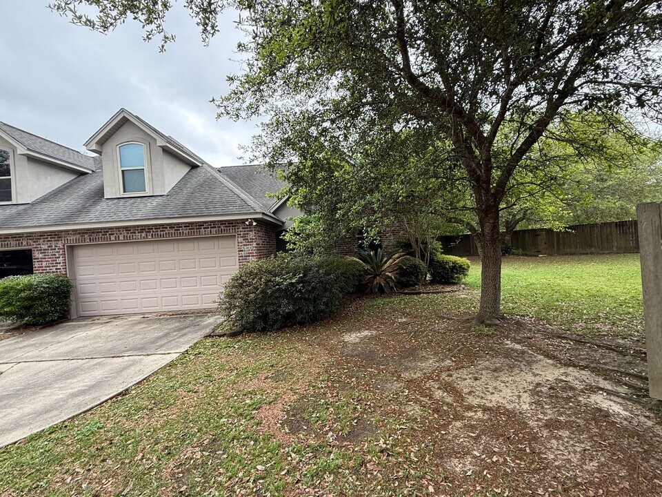 137 Cornerstone Dr in Slidell, LA - Foto de edificio