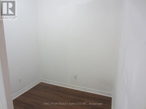 3865 Lake Shore Blvd W in Toronto, ON - Building Photo - Building Photo