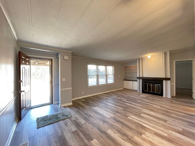 208 Country Club Rd in La Crosse, VA - Building Photo - Building Photo