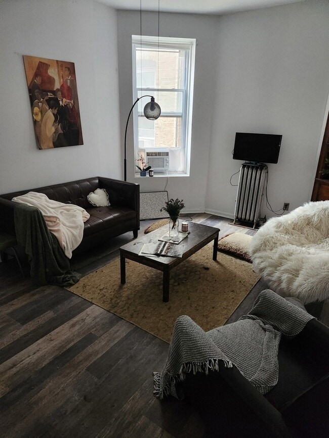 property at 666 W Oakdale Ave