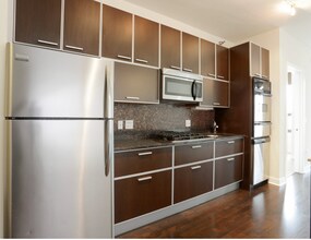 330 N Jefferson St in Chicago, IL - Foto de edificio - Building Photo