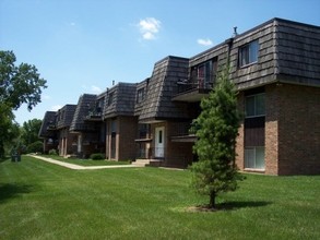 Westgate Villa in Iowa City, IA - Foto de edificio - Building Photo