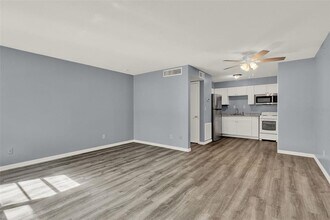 75 Sunnyside Dr in Clermont, FL - Foto de edificio - Building Photo