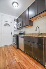 1329 W Touhy Ave in Chicago, IL - Building Photo - Building Photo