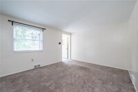 334a Moon Clinton Rd, Unit 9G in Coraopolis, PA - Building Photo - Building Photo