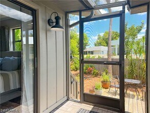 1042 Oak Forest Dr in Naples, FL - Building Photo - Building Photo