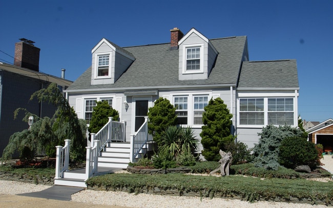 23 Bond Ave in Lavallette, NJ - Building Photo - Building Photo