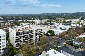 Oakhurst Terrace in Beverly Hills, CA - Building Photo - Building Photo