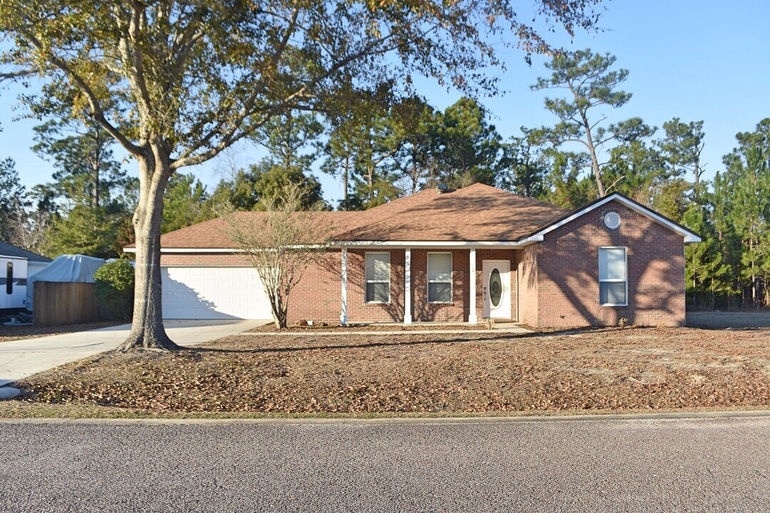 26 Village Ln in Freeport, FL - Building Photo