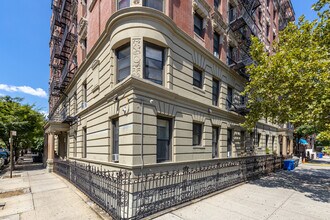 Clifton in New York, NY - Building Photo - Building Photo