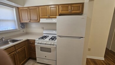 Parkwood Gardens in Edison, NJ - Foto de edificio - Building Photo