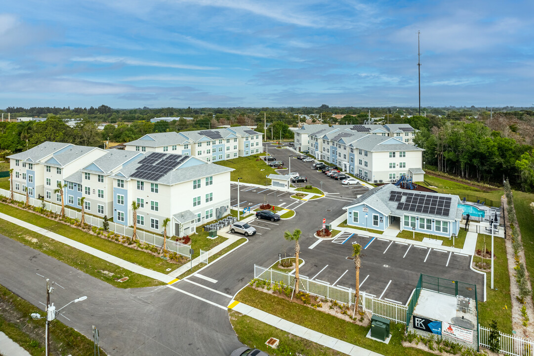 Brisas Del Sur Apartments in Ft. Myers, FL - Building Photo