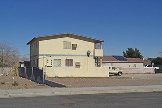 489 E Merlayne Dr in Henderson, NV - Foto de edificio - Building Photo