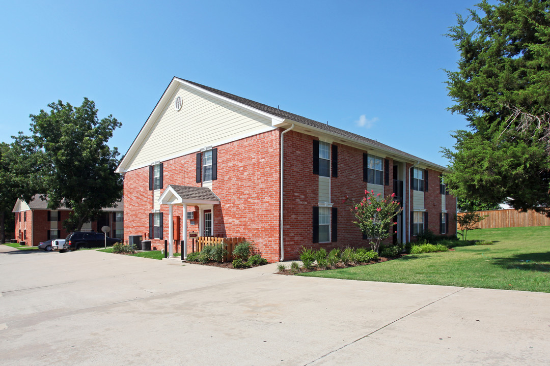 Gables Gardens Apartments in Newcastle, OK - Building Photo