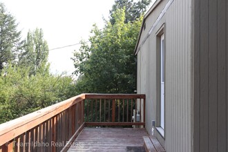 319-323 Taylor Ave in Moscow, ID - Foto de edificio - Building Photo
