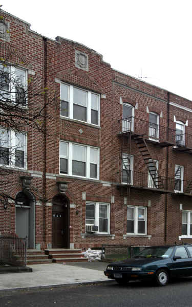 2068 77th St in Brooklyn, NY - Foto de edificio