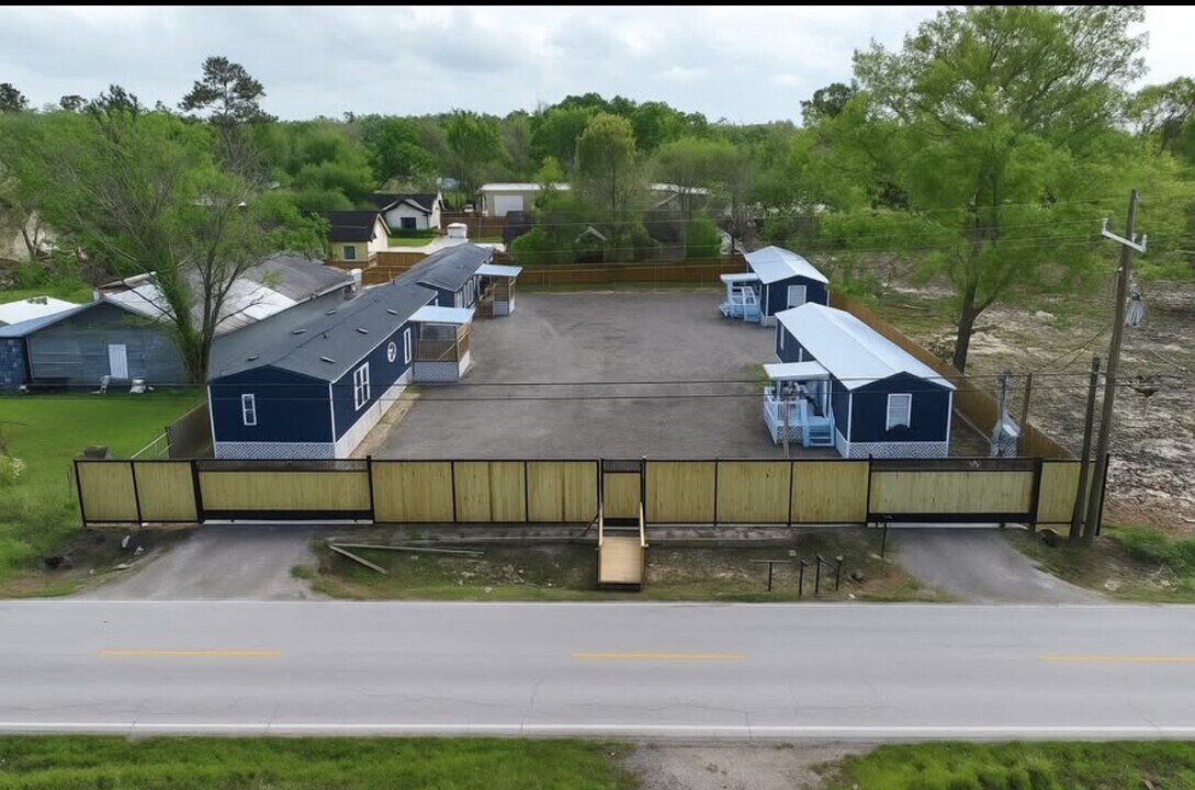 22500 E Martin Dr in Porter, TX - Building Photo