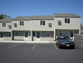 Cottonwood I Apartments in Hermiston, OR - Building Photo - Building Photo