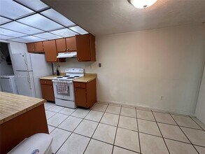 11604 SW 124th Ct in Miami, FL - Foto de edificio - Building Photo