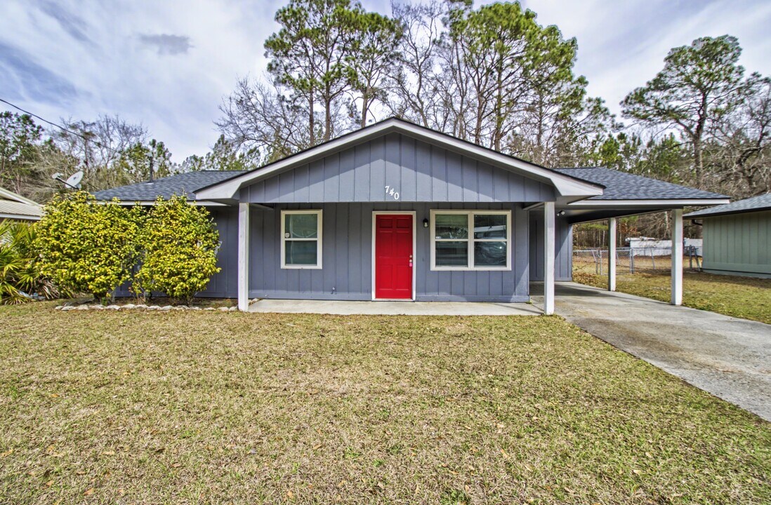 740 Fleming Rd in Hinesville, GA - Building Photo