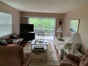 109 Spring Lake Ct, Unit 107 in Vero Beach, FL - Building Photo - Building Photo
