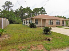 2233 Jeannie St in Navarre, FL - Building Photo