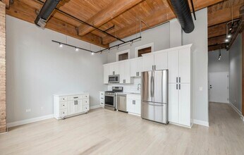 1500 W Monroe St, Unit 312 in Chicago, IL - Building Photo - Building Photo