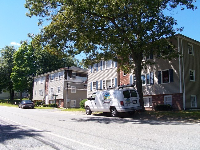 6-8 Groton Harvard Rd in Ayer, MA - Foto de edificio - Building Photo