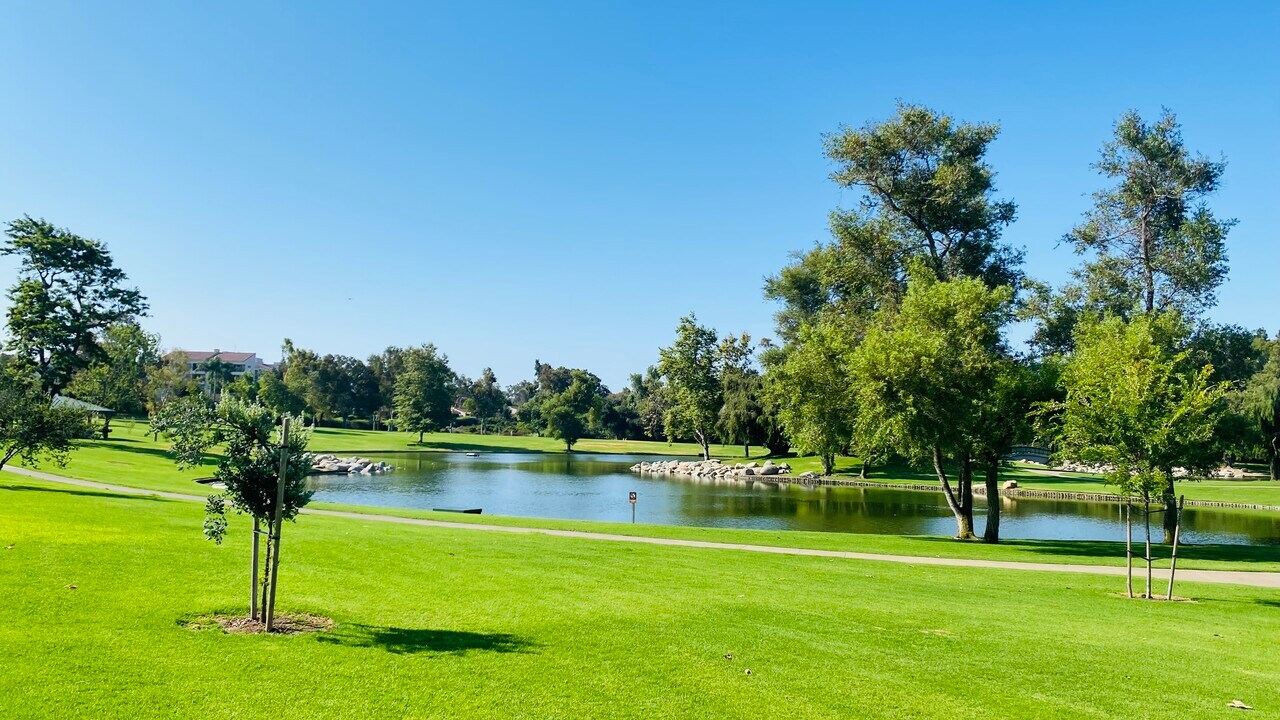 6 Vista in Irvine, CA - Foto de edificio