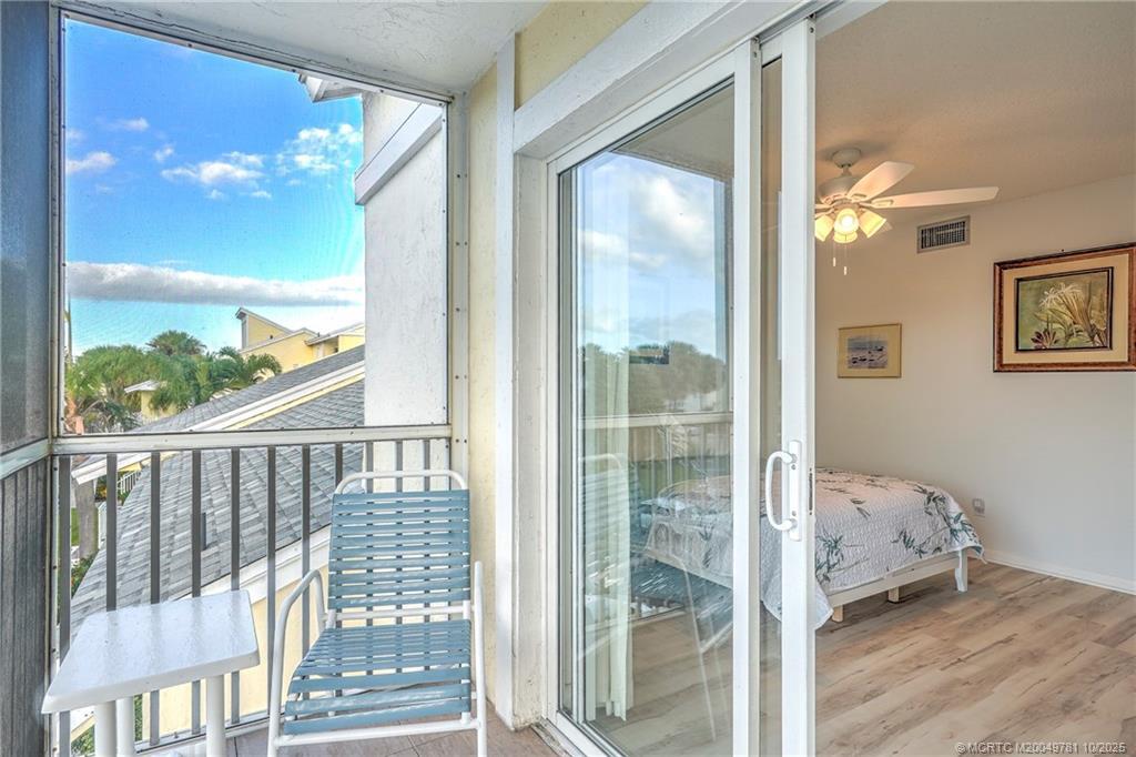 5532 NE Gulfstream Way in Stuart, FL - Foto de edificio