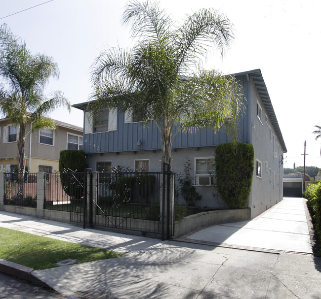 6242 Beck Ave in North Hollywood, CA - Foto de edificio - Building Photo