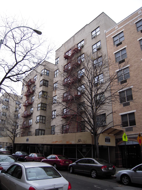 110 Bennett Avenue in New York, NY - Building Photo