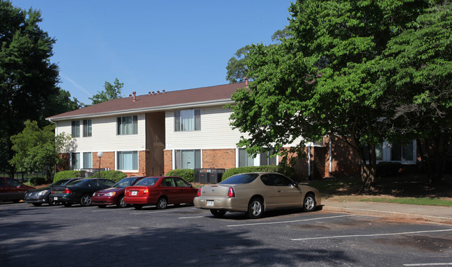 Paradise East Apartments in Atlanta, GA - Building Photo - Building Photo