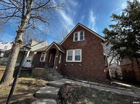 2718 North North Street in Peoria, IL - Building Photo