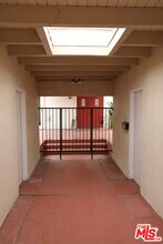 7711 W 82nd St in Los Angeles, CA - Building Photo - Building Photo