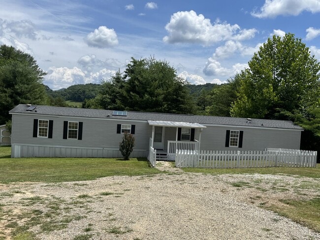 62 Bennett Rd in Candler, NC - Building Photo - Building Photo