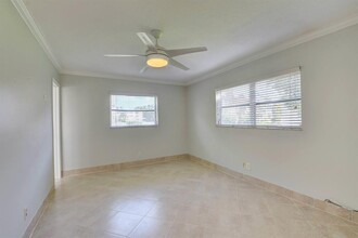 33 Abbey Ln, Unit 101 in Delray Beach, FL - Building Photo - Building Photo