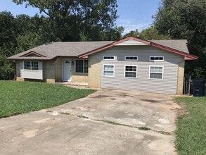 2312 N Tucker Ave in Shawnee, OK - Building Photo - Building Photo