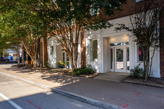 610 Hillsborough St in Raleigh, NC - Foto de edificio - Building Photo