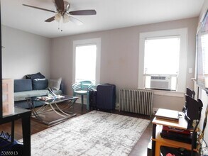 176 Totowa Rd in Totowa, NJ - Building Photo - Building Photo