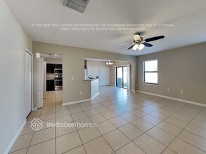 4718 Lindever Ln, Unit 403 in Palmetto, FL - Foto de edificio - Building Photo