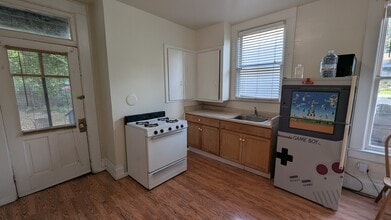 1304 Estudillo St, Unit 2 in Martinez, CA - Building Photo - Building Photo