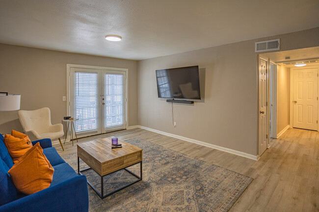 Indigo Villas in Oklahoma City, OK - Building Photo - Interior Photo