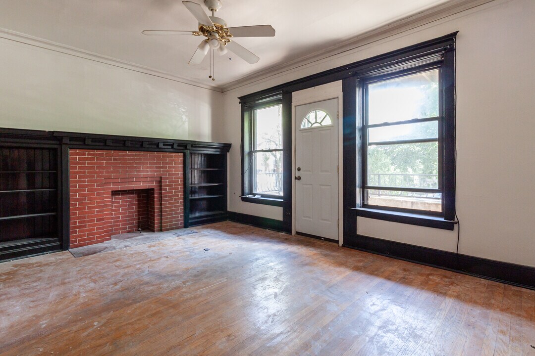 910 W Belle Plaine Ave, Unit 1 in Chicago, IL - Building Photo
