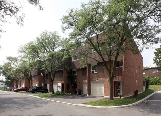 456 Silverstone Dr in Toronto, ON - Building Photo - Building Photo